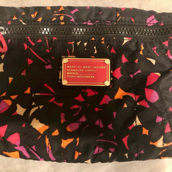 😍 MARC BY MARC JACOBS FABRIC ZIP POUCH! 🎉 - Picture 3 of 8
